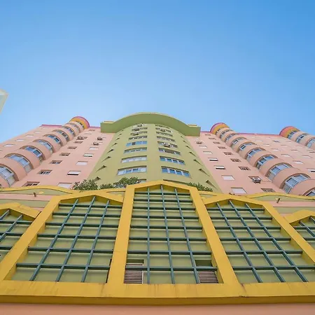 1-minute Walk To The Metro And 2 To The Supermarket Apartamento Lisboa