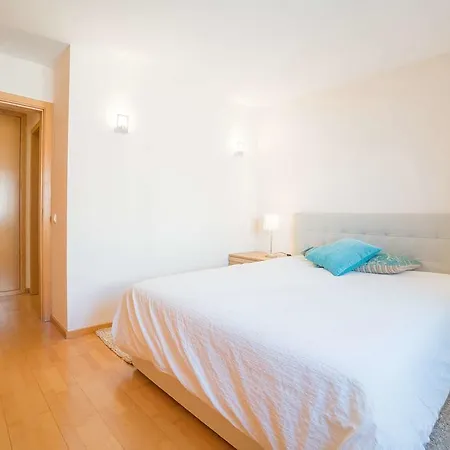 1-minute Walk To The Metro And 2 To The Supermarket Apartamento