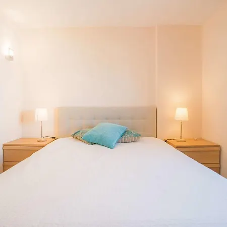 1-minute Walk To The Metro And 2 To The Supermarket Apartmán