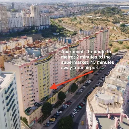 1-minute Walk To The Metro And 2 To The Supermarket *