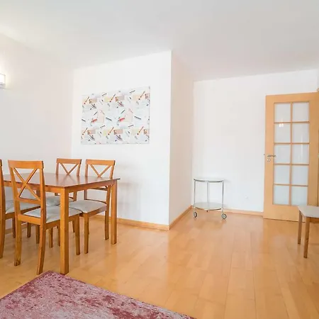 Apartment 1-minute Walk To The Metro And 2 To The Supermarket *