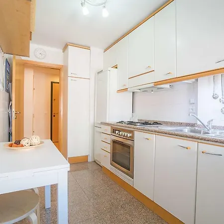 Apartment 1-minute Walk To The Metro And 2 To The Supermarket Lisbon